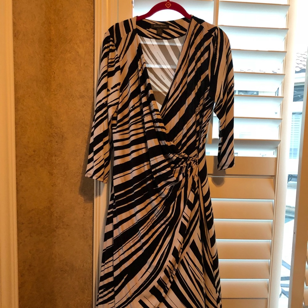Large Tommy Bahama Dress - Black and white